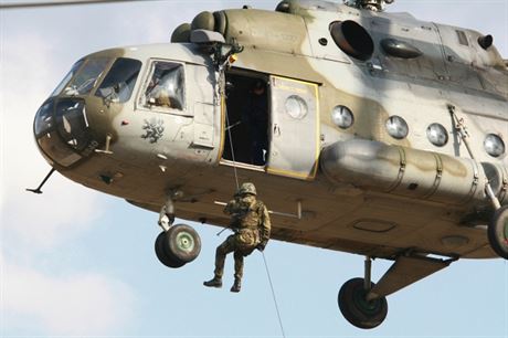 Rozdíl mezi cenou, kterou zaplatila firma STV Group a nabídkou Československé exportní, činí v případě prodeje čtyř vrtulníků Mi-17 celkem 94 milionů korun.