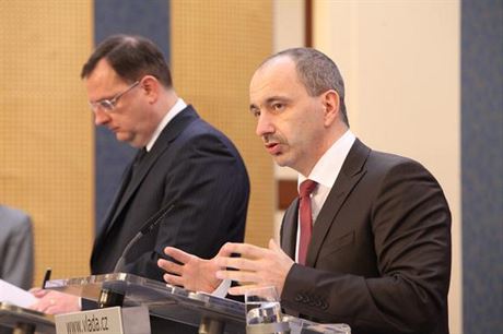 Trade and Industry Minister Martin Kuba (right) spells out the strategy to seek more sales outside the EU; PM Petr Nečas (left) hinted that with EU countries slipping into recession and others on the brink, the move is overdue