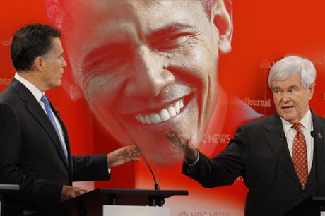 Republikántí kandidáti na prezidenta Mitt Romney (vlevo) a Newt Gingrich (vpravo) se bhem primárek v Jiní Karolín zaali politicky fackovat. Podle souasného prezidenta, demokrata Baracka Obamy, je americká ekonomika zdravá a silná a její vývoj zatím