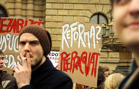 Studentský Týden neklidu pokračoval středečním pochodem z Palachova náměstí až k úřadu Vlády ČR. Podle policie se jej zúčastnilo asi 7000 studentů a sympatizantů.