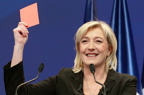 Sirény vůdkyně radikální pravice Marine Le Penová jsou sice lákavé a naslouchá jim stále víc voličů, ale na vítězství to stačit nebude.