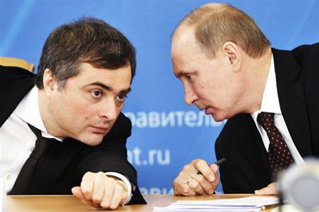 Vladislav Surkov a Vladimir Putin – rádce a jeho vládce, možná ten skutečný tandem, který již víc než dvanáct let řídí Rusko.