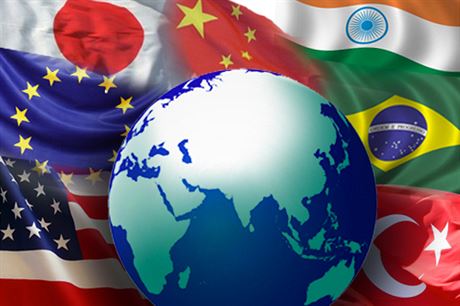 Světu dnes vládne místo trilaterálního systému septagonální. Jeho součastí jsou USA, Evropská unie, Japonsko, Čína, Indie, Brazílie a Turecko.