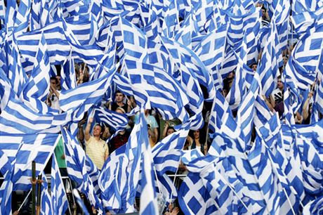 Vítězem řeckých voleb se zřejmě stane jedna ze dvou hlavních stran – Nová demokracie s lídrem Antonisem Samarasem (na snímku předvolební mítink strany 2. května v Soluni).