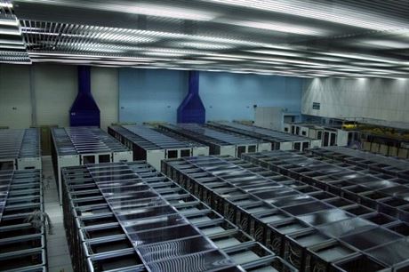 Podobné počítačové supercentrum, jaké je k vidění v ženevském CERNu, by mělo z evropských peněz vzniknout v Ostravě - jde o projekt IT4Innovations. Uživí se v budoucnu?