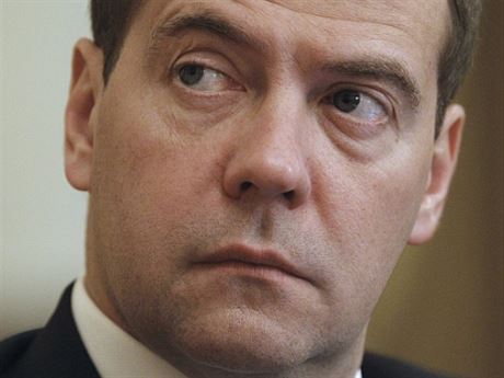 Dle premiéra Medveděva je třeba chránit ruský Dálný východ před „nadměrnou expanzí sousedních států“, a zejména „neumožnit negativní projevy včetně vzniku enkláv zahraničních občanů“.