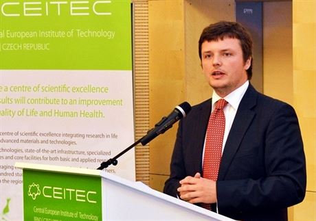 Ředitel Tomáš Hruda při představování výzkumného střediska CEITEC, které vzniká v Brně.