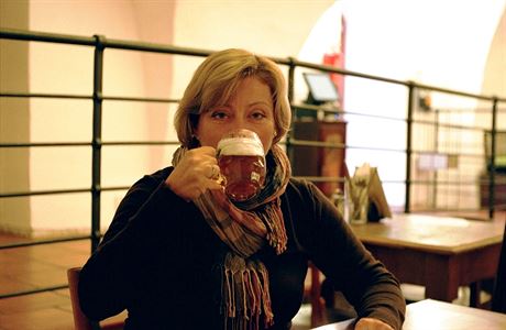 „Věříme, že naše pivo je lepší než Prazdroj,“ říká spolumajitelka Únětického pivovaru Lucie Tkadlecová.