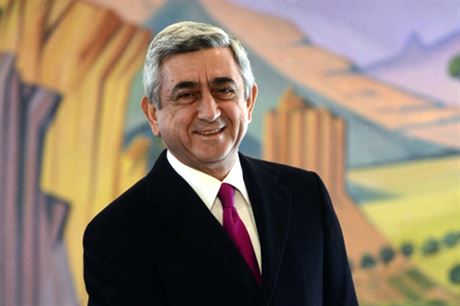 V prezidentských volbách v Arménii v pondlí 18. února byl ji v prvním kole s bezpenou pevahou znovu zvolen Ser Sargsjan.