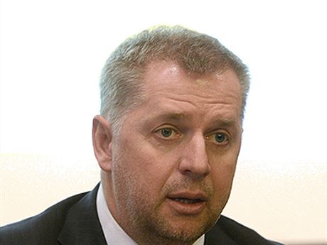 Ministr zemědělství Petr Bendl zrušil výběrové řízení na generálního ředitele Lesů ČR.