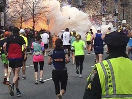 Tragická událost poznamenala závr bostonského maratonu.