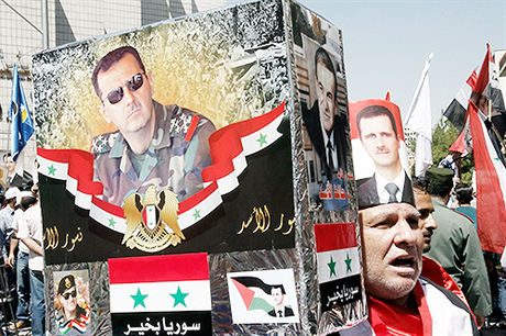 Stoupenci syrského režimu nezapomněli 9. září v Damašku při protestech proti americkému zásahu ani na otce současného prezidenta Háfize Asada.