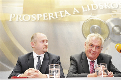 Michal Hašek s prezidentem Milošem Zemanem během diskuse v rámci zářijové cesty po Jihomoravském kraji.