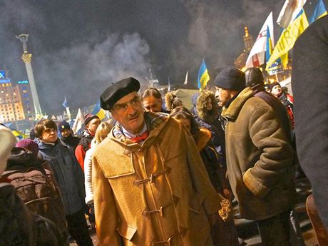 Do Kyjeva pijel podpoit ukrajinskou opozici i pedseda snmovního zahraniního výboru Karel Schwarzenberg.