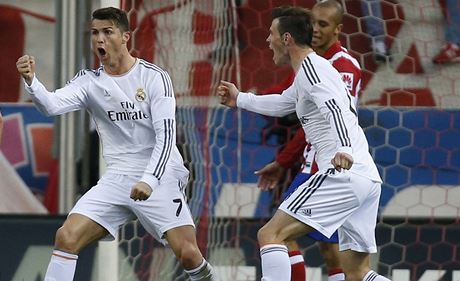 Radující se Cristiano Ronaldo (vlevo).