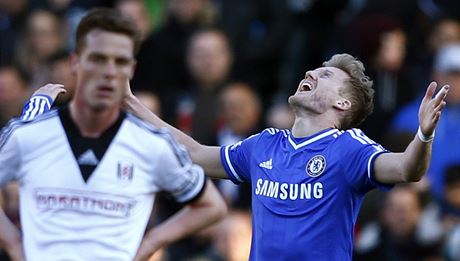Útoník Chelsea Andre Schürrle slaví jeden ze svých tí gól