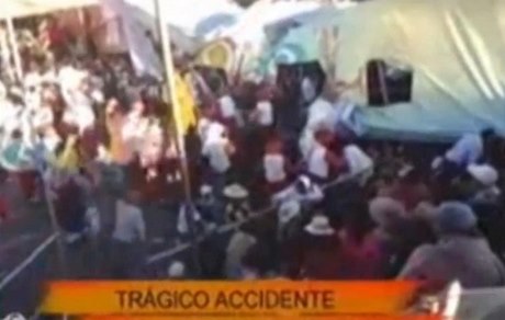 Pi karnevalu v Bolívii se zítil most pro pí, tyi mrtví 