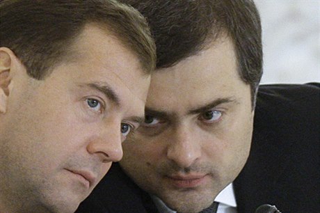 Vicepremiér Vladislav Surkov odstoupil. eká podobný osud i premiéra Dmitrije Medvedva?