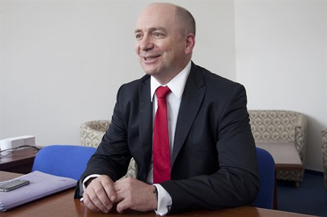 „Nutná podmínka, kterou stát musí vůči podnikatelům zachovat, je, aby jim neškodil,“ říká Tomáš Hajdušek, který je od 2. dubna náměstkem ministra průmyslu a obchodu pro podnikání a ochranu spotřebitele.