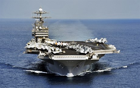 ína by mla mít do roku 2015 svou první letadlovou lo. Nejvíce jich provozuje US Navy (na snímku CVN 75 Harry S. Truman); moderních plavidel tídy USS Nimitz mají Ameriané deset.