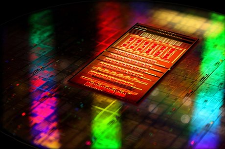 Křemíkové nanofotonické čipy CMOS od IBM k budoucnosti jistě patří. Jak se ale daří firmě věštit budoucnost? Kolik předpovědí se globálním výzkumníkům od roku 2006 vyplnilo?