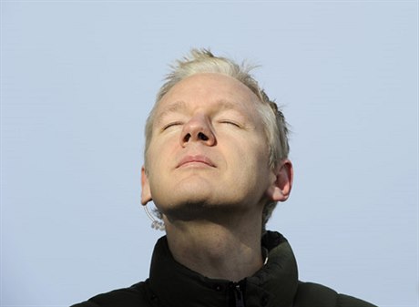 Paradox Juliana Assange: bojovník za svobodné zveejování informací jako bojovník proti  svobodnému zveejování informací.