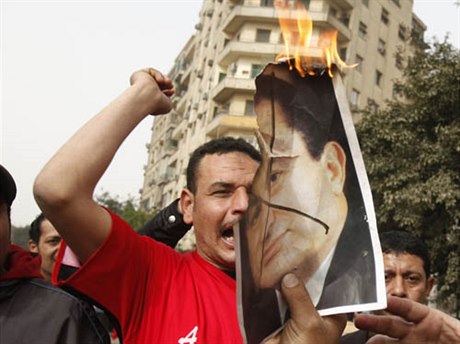 Nespokojení Egypané protestující v ulicích egyptských mst chtjí ukonit autoritativní reim prezidenta Husního Mubaraka.