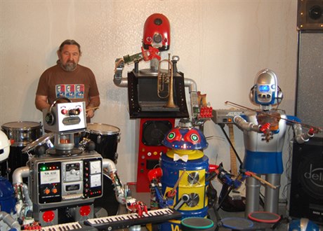 Czech 'robotman' molds junk into unique creations