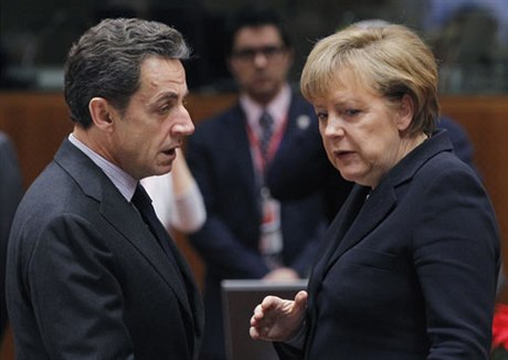 Jsme odhodláni učinit rok 2011 rokem nové důvěry v euro, tvrdí svorně německá kancléřka Angela Merkelová a francouzský prezident Nicolas Sarkozy.