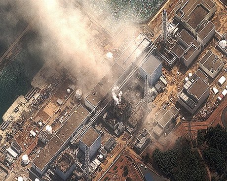 Satelitní snímek zachycuje třetí blok jaderné elektrárny Fukušima tři minuty po výbuchu.