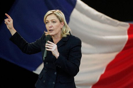 Marine Le Penová a její Národní fronta jsou v zahraniní politice unisono prorutí  a schvalují ruskou agresi vi Ukrajin.