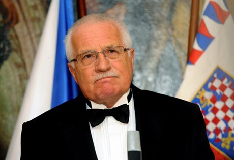 Václav Klaus v mimoádném projevu prohlásil, e souasné vládní selance nebude jen pasivn pihlíet.