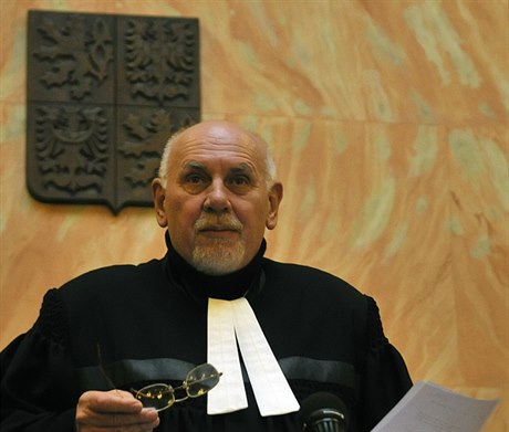 Constitutional Court Chief Justice Pavel Rychetský is now the most-trusted leader of a Czech state organ, according to SANEP