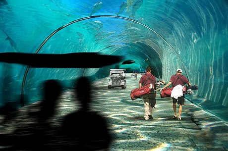Ostrovní ásti golfového areálu s osmnáctkou jamek mají být propojeny podvodními tunely.