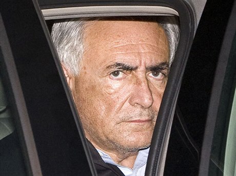 Kariéra Dominiqua Strausse-Kahna zřejmě skončila. Nyní se hraje o to, kdo ho ve funkci šéfa MMF nahradí.