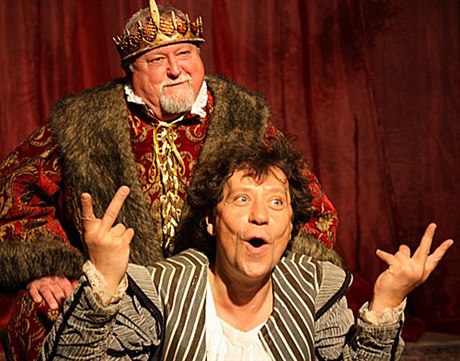Pavel Kříž (right) as the Fool with Rutherford Cravens as King Lear