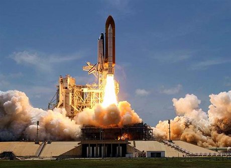 Start mise STS-132 se konal na Floridě loni v květnu. Nyní se Atlantis vydá na celkově 135. a poslední cestu raketoplánů do vesmíru.