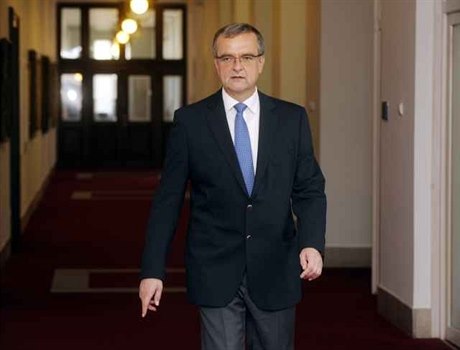Vláda měla k daňově reformě předložené ministrem financí Miroslavem Kalouskem výhrady. Její projednávání na čtrnáct dní přerušila.