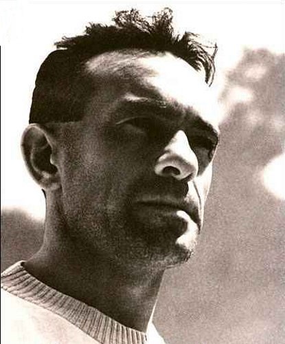 Francouzský spisovatel polského původu Jean Malaquais (1908–1998) pocházel z emancipované, nepraktikující a kultivované židovské rodiny, která se celá stala obětí holocaustu.
