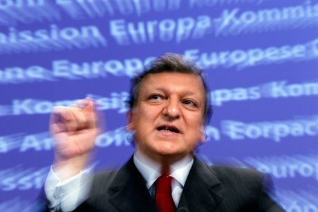 Pedseda Evropské komise José Manuel Barroso v projevu na verejí tiskové konferenci po zasedání EK mimo jiné ekl: Na základ nových pravidel bude mít komise víc dohledových pravomocí, a proto nebudeme znovu elit situaci, kdy selhání jedné zem ohroz