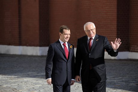 Dmitry Medvedev (left) and Václav Klaus in Moscow last year for celebrations marking the 65th anniversary of the end of World War II