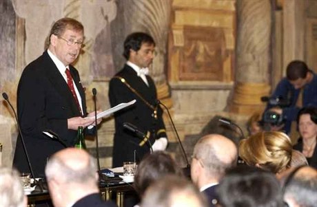 Prezident Václav Havel vystoupil 4. dubna 2002 s vizionáským projevem v italském Senátu.