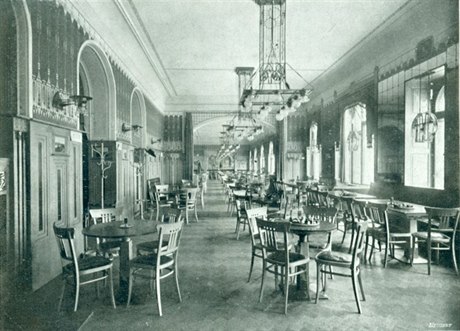 Prague's Café Louvre back at the turn of the 20th century