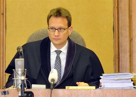 Soudce Obvodního soudu v Praze 5 Jan ott formuloval v odvodnní rozsudku nad Vítem Bártou a Jaroslavem kárkou velmi silnou politickou mylenku.
