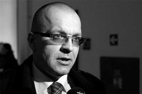 Poslanec Jaroslav kárka (na snímku) byl mimo jiné odsouzen i k desetiletému zákazu výkonu funkce poslance.
