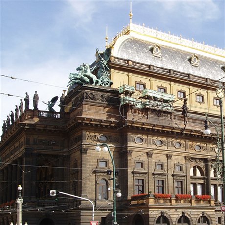Fasáda Národního divadla by měla být do roku 2015 v novém hávu.