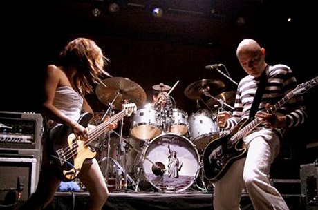 Billy Corgan přivedl jednu z hvězd devadesátých let k životu způsobem, na který může být rozhodně pyšný.