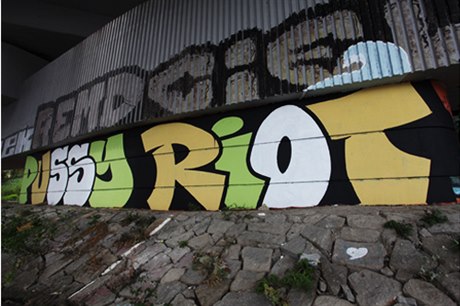 Grafitti, které se objevilo v pražských Modřanech.