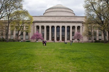 Nkolik let dominoval ebíku QS Harvard, v roce 2010 ho peskoila univerzita v Cambridge a letos se na pici probojoval americký Massachusetts Institute of Technology.