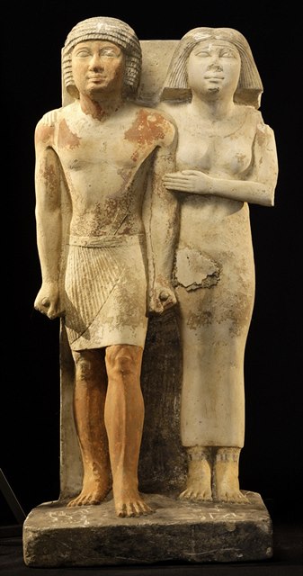 Jedna ze tveice nalezených a skvle zachovaných soch v abúsírské hrobce.